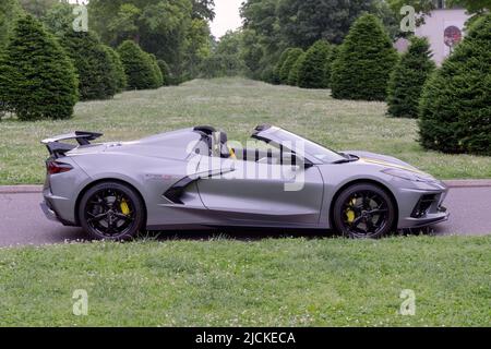 Une Corvette Stingray 2022 édition C8-R de Chevrolet garée au parc Flushing Meadows Corona à Queens, New York. Banque D'Images