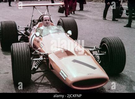 Grand Prix de Formule 1 de Grande-Bretagne 1968 à Brands Hatch. Denny Hulme dans le Bruce McLaren Motor Racing McLaren M7A Ford, numéro de course 1. Banque D'Images