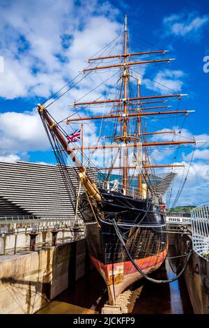 RRS Discovery Dundee, V&A Museum Behind, Discovery point Dundee. Discovery a été lancé à Dundee 1901 pour l'expédition Antarctique de Scott et Shackleton. Banque D'Images