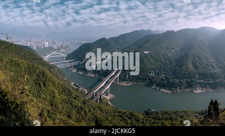 Chongqing beibei huit pont jade paysage vert sur la rivière jialing Banque D'Images