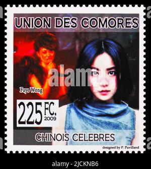 MOSCOU, RUSSIE - 12 JUIN 2022 : timbre-poste imprimé aux Comores montre Faye Wong, célèbre chinoise, série, vers 2009 Banque D'Images