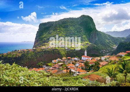Village de Faial sur la côte nord, île de Madère, Portugal Banque D'Images