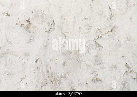 le vieux mur en béton est peint avec de la peinture blanche, le fond Banque D'Images