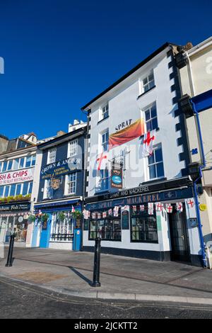 Royaume-Uni, Angleterre, Devon, Torbay, Brixham, Pubs traditionnels sur le quai Banque D'Images