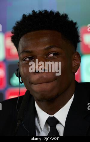 Madrid. Espagne. 20220614, Aurélien Tchouameni assiste à la conférence de presse en tant que nouveau joueur du Real Madrid dans les installations de formation du Real Madrid Valdebebas sur 14 juin 2022 à Madrid, Espagne Banque D'Images