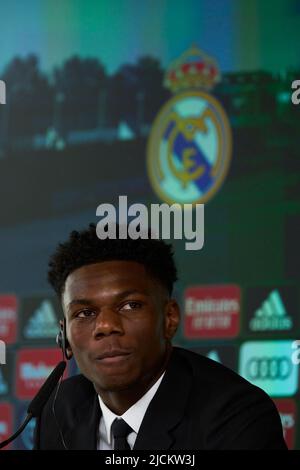Madrid. Espagne. 20220614, Aurélien Tchouameni assiste à la conférence de presse en tant que nouveau joueur du Real Madrid dans les installations de formation du Real Madrid Valdebebas sur 14 juin 2022 à Madrid, Espagne Banque D'Images