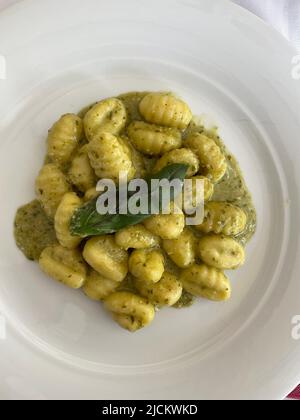 Gnocchi al pesto genovese à Gênes Banque D'Images