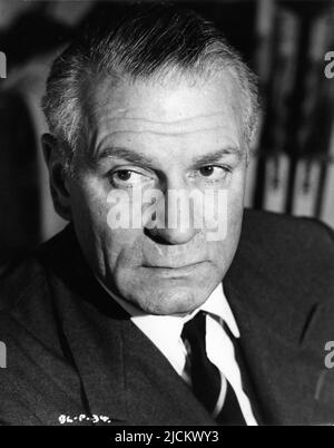 LAURENCE OLIVIER Portrait à BUNNY LAKE EST ABSENT 1965 réalisateur / producteur OTTO PREMINGER roman Marryam Modell (Evelyn Piper) scénario John Mortimer et Penelope Mortimer Wheel Productions / Columbia Productions Banque D'Images