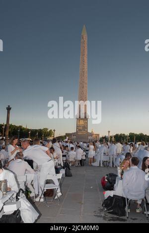 Dîner en blanc 2022 à Paris France Banque D'Images