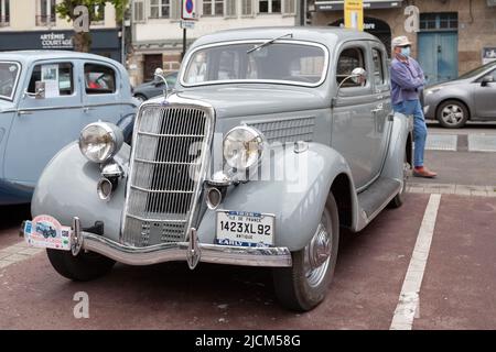 Morlaix, France - 22 mai 2022 : gris Ford V8 1935 modèle V8-48 3620cc. Banque D'Images