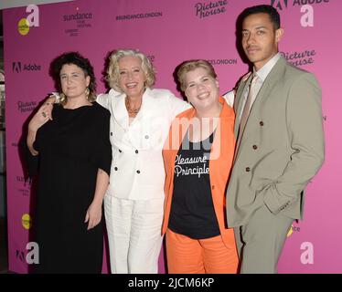 La photo doit être créditée ©Alpha Press 078237 09/06/2022 Sophie Hyde, Emma Thompson, Katy Brand et Daryl McCormack à la bonne chance de vous, Leo Grande UK première tenue au Picturehouse Central Cinema à Londres. Banque D'Images