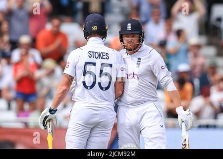 Jonny Bairstow, d'Angleterre, célèbre son demi-siècle avec Ben Stokes, d'Angleterre Banque D'Images