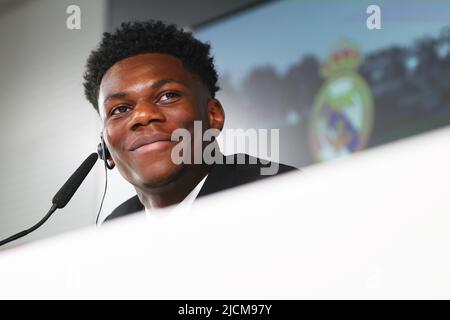 Real Madrid, Espagne, 14 juin 2022, Aurélien Tchouameni lors de sa première conférence de presse en tant que nouveau joueur du Real Madrid sur 14 juin 2022 à Ciudad Deportiva Real Madrid à Valdebebas près de Madrid Espagne - photo: Oscar J Barroso/DPPI/LiveMedia Banque D'Images