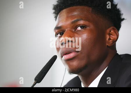 Real Madrid, Espagne, 14 juin 2022, Aurélien Tchouameni lors de sa première conférence de presse en tant que nouveau joueur du Real Madrid sur 14 juin 2022 à Ciudad Deportiva Real Madrid à Valdebebas près de Madrid Espagne - photo: Oscar J Barroso/DPPI/LiveMedia Banque D'Images