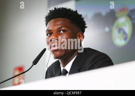 Real Madrid, Espagne, 14 juin 2022, Aurélien Tchouameni lors de sa première conférence de presse en tant que nouveau joueur du Real Madrid sur 14 juin 2022 à Ciudad Deportiva Real Madrid à Valdebebas près de Madrid Espagne - photo: Oscar J Barroso/DPPI/LiveMedia Banque D'Images