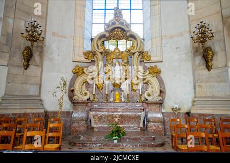 La chapelle notre-Dame de bonne Nouvelle dans le transept de gauche. La cathédrale notre-Dame de l'Annonciation et Saint-Sigisbert (Cathédrale notre-Dame-d Banque D'Images