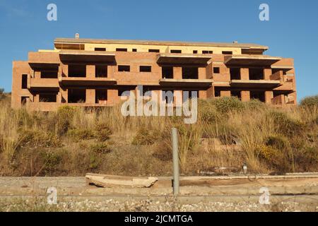 Bâtiment inachevé et abandonné à Mijas Costa, province de Malaga, Espagne. Banque D'Images