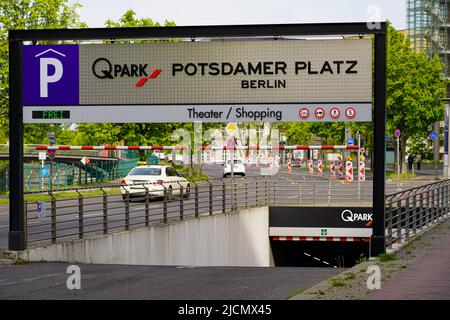 Entrée au parking Potsdamer Platz à Berlin, Allemagne, 29.4.22 Banque D'Images