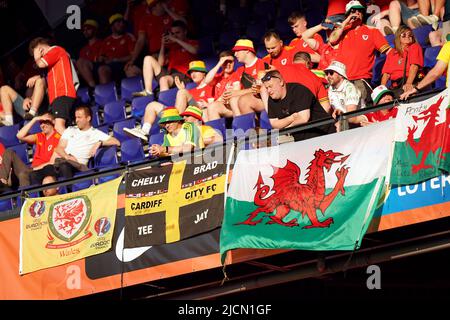 Le pays de Galles est fan des stands lors du match de l'UEFA Nations League au Stadion Feijenoord, Rotterdam. Date de la photo: Mardi 14 juin 2022. Banque D'Images