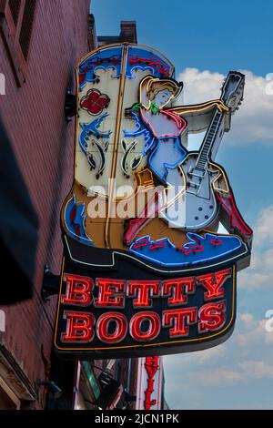 Betty Boots signe sur Broadway à Nashville, Tennessee sur 30 mai 2022. Banque D'Images