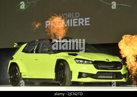 Mlada Boleslav, République tchèque. 14th juin 2022. La nouvelle SKODA FABIA RS Rally2 est basée sur la quatrième génération du plus petit modèle de production du constructeur tchèque. Il s'agit d'une toute nouvelle voiture de course qui tire parti des atouts de la production FABIA, du cadre de protection, du moteur, de la boîte de vitesses ou du châssis, qui ont été développés pour faire face aux conditions de rallye difficiles, en tirant parti de toute l'expérience de l'équipe SKODA Motorsport. Photo SKODA FABIA RS Rally2 à Mlada Boleslav, République Tchèque, 14 juin 2022. Crédit: Radek Petrasek/CTK photo/Alay Live News Banque D'Images