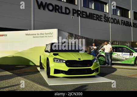 Mlada Boleslav, République tchèque. 14th juin 2022. La nouvelle SKODA FABIA RS Rally2 est basée sur la quatrième génération du plus petit modèle de production du constructeur tchèque. Il s'agit d'une toute nouvelle voiture de course qui tire parti des atouts de la production FABIA, du cadre de protection, du moteur, de la boîte de vitesses ou du châssis, qui ont été développés pour faire face aux conditions de rallye difficiles, en tirant parti de toute l'expérience de l'équipe SKODA Motorsport. Photo SKODA FABIA RS Rally2 à Mlada Boleslav, République Tchèque, 14 juin 2022. Crédit: Radek Petrasek/CTK photo/Alay Live News Banque D'Images