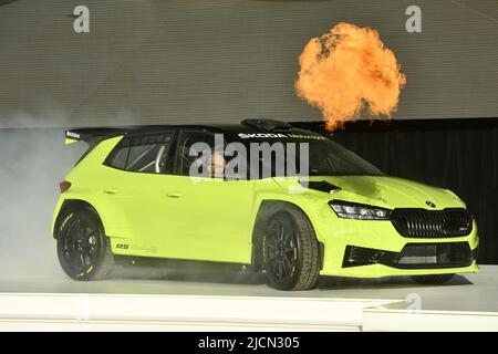 Mlada Boleslav, République tchèque. 14th juin 2022. La nouvelle SKODA FABIA RS Rally2 est basée sur la quatrième génération du plus petit modèle de production du constructeur tchèque. Il s'agit d'une toute nouvelle voiture de course qui tire parti des atouts de la production FABIA, du cadre de protection, du moteur, de la boîte de vitesses ou du châssis, qui ont été développés pour faire face aux conditions de rallye difficiles, en tirant parti de toute l'expérience de l'équipe SKODA Motorsport. Photo SKODA FABIA RS Rally2 à Mlada Boleslav, République Tchèque, 14 juin 2022. Crédit: Radek Petrasek/CTK photo/Alay Live News Banque D'Images