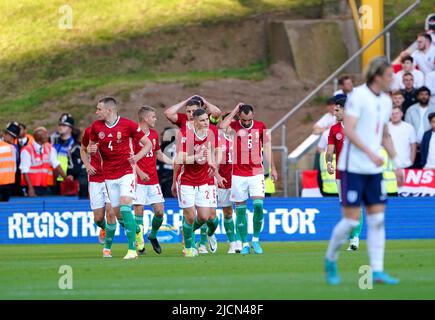 Roland Sallai (au centre), en Hongrie, célèbre le premier but du match de sa partie lors du match de la Ligue des Nations de l'UEFA au stade Molineux, Wolverhampton. Date de la photo: Mardi 14 juin 2022. Banque D'Images