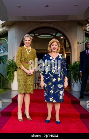 2022-06-14 19:50:56 ABIDJAN - Reine Maxima lors d'une rencontre avec la première dame Dominique Ouattara. Maxima se rendra en Côte d'Ivoire, puis au Sénégal, en tant qu'avocat spécial du Secrétaire général des Nations Unies pour le financement inclusif pour le développement. ANP POOL MISCHA SCHOEMAKER pays-bas - belgique sortie Banque D'Images