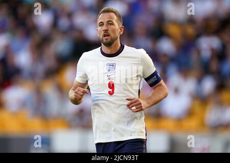 Wolverhampton, Royaume-Uni. 14th juin 2022. Harry Kane, d'Angleterre, regarde. Ligue des Nations de l'UEFA, match du groupe C, Angleterre contre Hongrie au stade Molineux de Wolverhampton, Angleterre, le mardi 14th juin 2022. Usage éditorial seulement. photo par Steffan BowenAndrew Orchard sports Photography/Alay Live News crédit: Andrew Orchard sports Photography/Alay Live News Banque D'Images