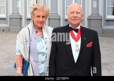 L'ancien Premier ministre belge Mark Eyskens (1933-) avec son épouse Anne Rutsaert à la duchesse du bal de Richmond à Bruxelles, Belgique Banque D'Images