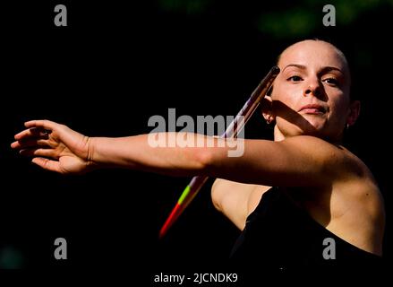 Kladno, République tchèque. 14th juin 2022. Grèce le lanceur de javelines Elina TZENGTO est en compétition avec le jet de javelin lors de la rencontre à Kladno, République tchèque, 14 juin 2022. Crédit : Roman Vondrous/CTK photo/Alay Live News Banque D'Images
