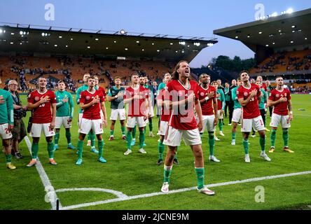 Adam Szalai (au centre) célèbre avec ses coéquipiers à la fin du match de l'UEFA Nations League au Molineux Stadium, Wolverhampton. Date de la photo: Mardi 14 juin 2022. Banque D'Images