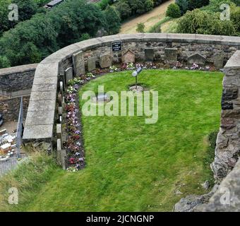 Le château d'Édimbourg est une ancienne forteresse qui, de sa position au sommet de la roche du château, domine le panorama de la ville d'Édimbourg. Banque D'Images