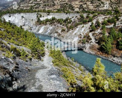 L'escalade du pic de Pisang, l'un des plus célèbres sommets de la région d'Annapurna, se trouve sur le chemin du plus haut col du monde. Banque D'Images