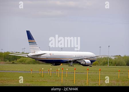 Boeing 767-300ER, EC-LZO, exploité par PRIVILEGE STYLE Airline, arrivant à l'aéroport John Lennon de Liverpool Banque D'Images