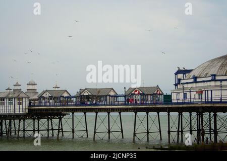 Eastbourne, Angleterre, 25 mai 2014. Un quai vide pendant un long week-end. Banque D'Images