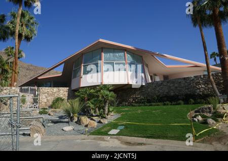 Palm Springs, Californie, États-Unis 11th juin 2022 Une vue générale de l'atmosphère de l'ancienne maison de lune de miel du chanteur Elvis Presley avec Priscilla Presley au 1350 Ladera Circle on 11 juin 2022 à Palm Springs, Californie, États-Unis. Photo par Barry King/Alay stock photo Banque D'Images