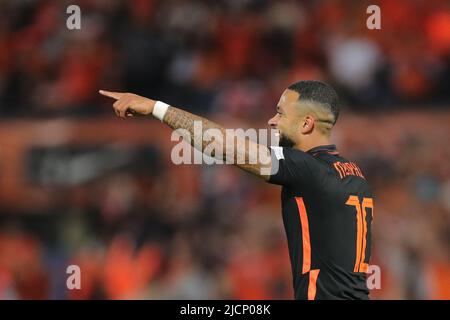 Rotterdam, pays-Bas. 14th juin 2022. Memphis Depay, des pays-Bas, célèbre la victoire après le match de football du Groupe 4 dans la Ligue A de la Ligue des Nations de l'UEFA entre les pays-Bas et le pays de Galles à Rotterdam, aux pays-Bas, au 14 juin 2022. Credit: Zheng Huansong/Xinhua/Alay Live News Banque D'Images