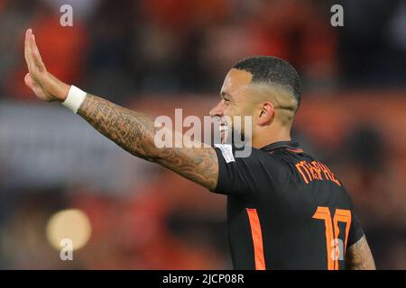 Rotterdam, pays-Bas. 14th juin 2022. Memphis Depay, des pays-Bas, célèbre la victoire après le match de football du Groupe 4 dans la Ligue A de la Ligue des Nations de l'UEFA entre les pays-Bas et le pays de Galles à Rotterdam, aux pays-Bas, au 14 juin 2022. Credit: Zheng Huansong/Xinhua/Alay Live News Banque D'Images