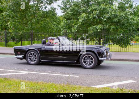 Roadster essence Triumph TR4 2138cc 1964, années 60, années 60, code nommé Zest pendant le développement ; automobiles présentées au cours de la 58e année de l'assemblage Manchester to Blackpool Touring pour les Veteran, Vintage, Classic et Cherished voitures. Banque D'Images