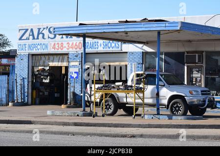 Zak silencieux et atelier de réparation automobile à Irving, Texas Banque D'Images