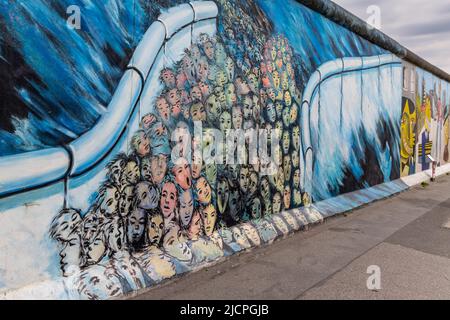 The Berlin East Side Gallery, Graffiti art depicting people escaping East Berlin, Es geschah im November by Kani Alavi, Germany, Europe Stock Photo