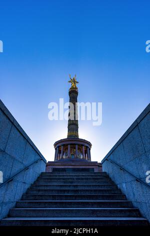 Le magnifique Siegessäule (colonne de la victoire) de Friedrich Darke dans le parc Tiergarten, Berlin, Allemagne. Banque D'Images