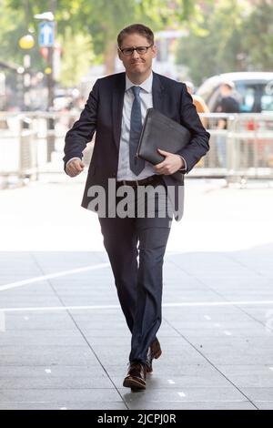 Tony Danker, directeur général de la CBI (Confédération de l'industrie britannique), se trouve à la BBC Broadcasting House à Langham place. Photo prise le 12th Ju Banque D'Images