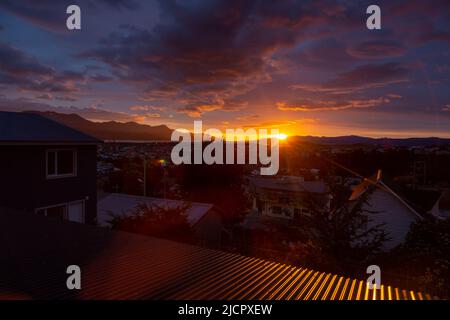 Coucher de soleil doré sur la ville Banque D'Images