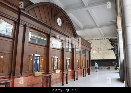 Billetterie de la gare Victoria et carte murale, Manchester Royaume-Uni Banque D'Images