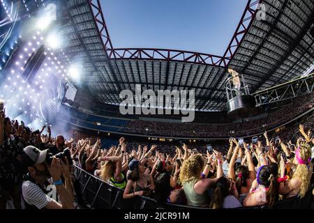 Milan Italie. 14 juin 2022. L'auteur-compositeur italien CESARE CREMONINI se produit en direct au Stadio San Siro lors du « Cesare Cremonini Stadi 2022 Tour ». Banque D'Images