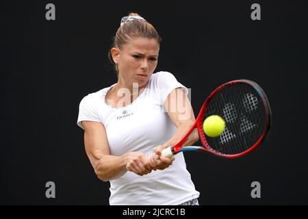 La Camila Giorgi d'Italie en action contre Tereza Martincova de la République tchèque (non représenté) le cinquième jour du Rothesay Classic Birmingham au Club du Prieuré d'Edgbaston. Date de la photo: Mercredi 15 juin 2022. Banque D'Images