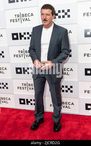 New York, États-Unis. 14th juin 2022. Antonio Banderas assiste à la première du 'Concours officiel' pendant le Festival du film de Tribeca au CCMB (photo de Lev Radin/Pacific Press) Credit: Pacific Press Media production Corp./Alamy Live News Banque D'Images